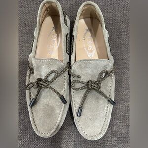 Men’s Tod’s driving shoes.